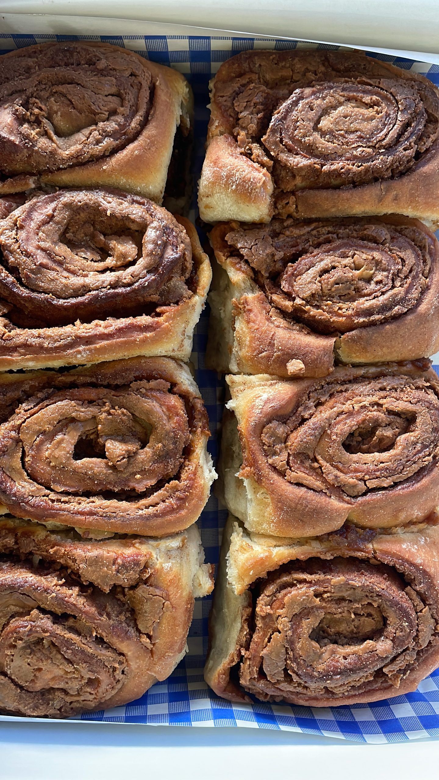 Biscoff cinnamon buns vegan